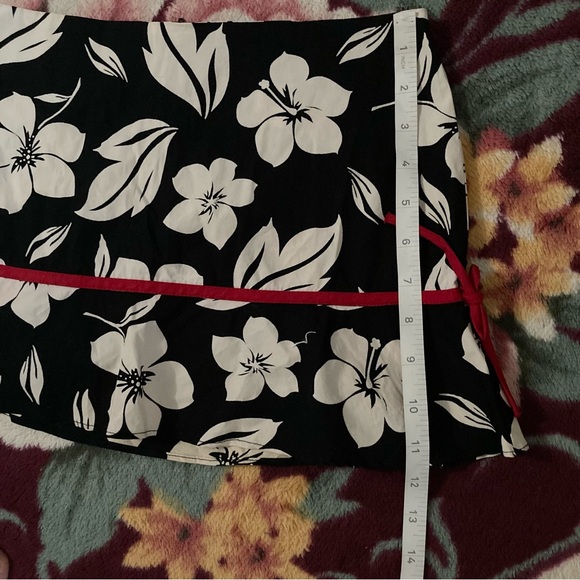 Papaya small vintage y2k Black and White Floral Mini Skirt - Picture 6 of 8
